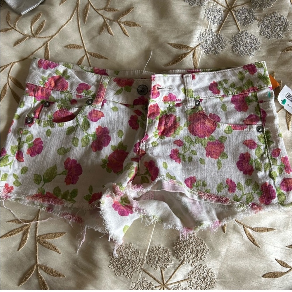 7/$20 Bullhead floral denim shorts size 3